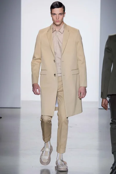 Look 19